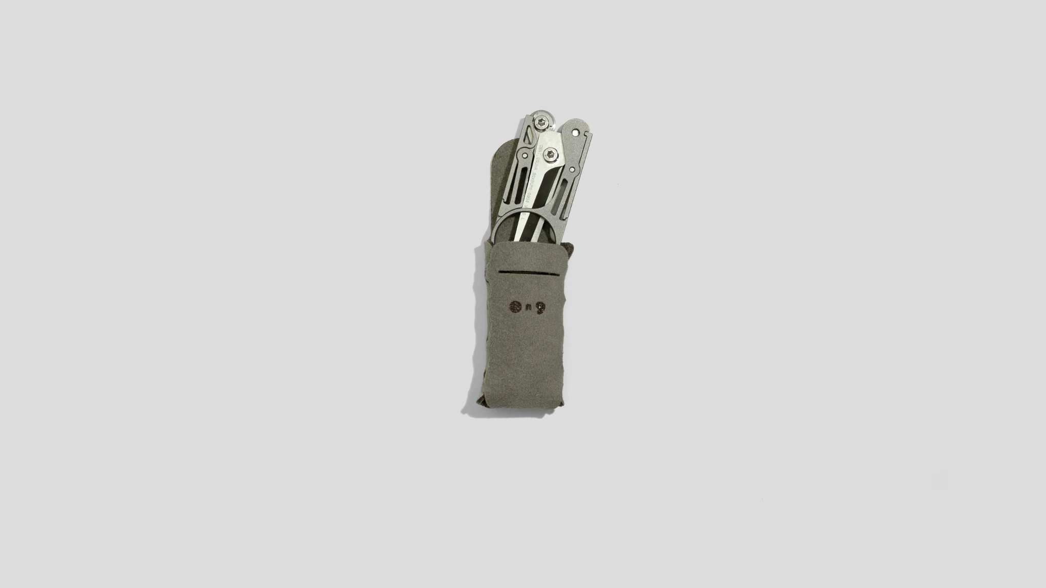pouch-scissors-half-in
